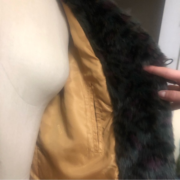 Aritzia TNA Golden ‘Moorhouse’ faux fur coat - Picture 4 of 7
